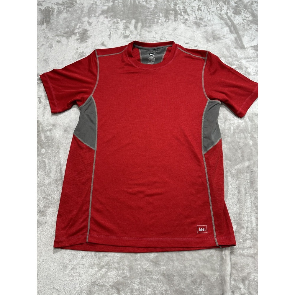 REI T-Shirt Mens Medium Red‎ Short Sleeve Tee Performance Tee Wicking EUC